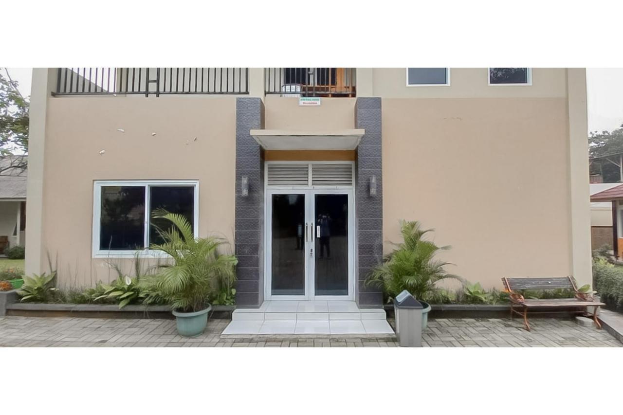 Hotel Sri Indrawati Puncak Mitra Reddoorz Bogor Exterior foto