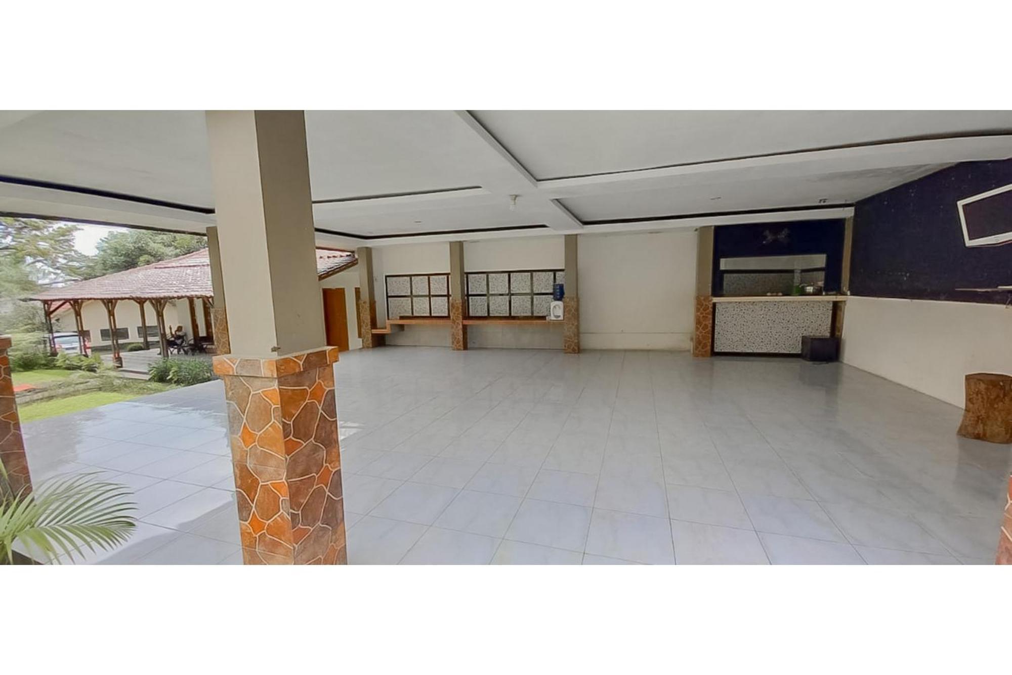 Hotel Sri Indrawati Puncak Mitra Reddoorz Bogor Exterior foto